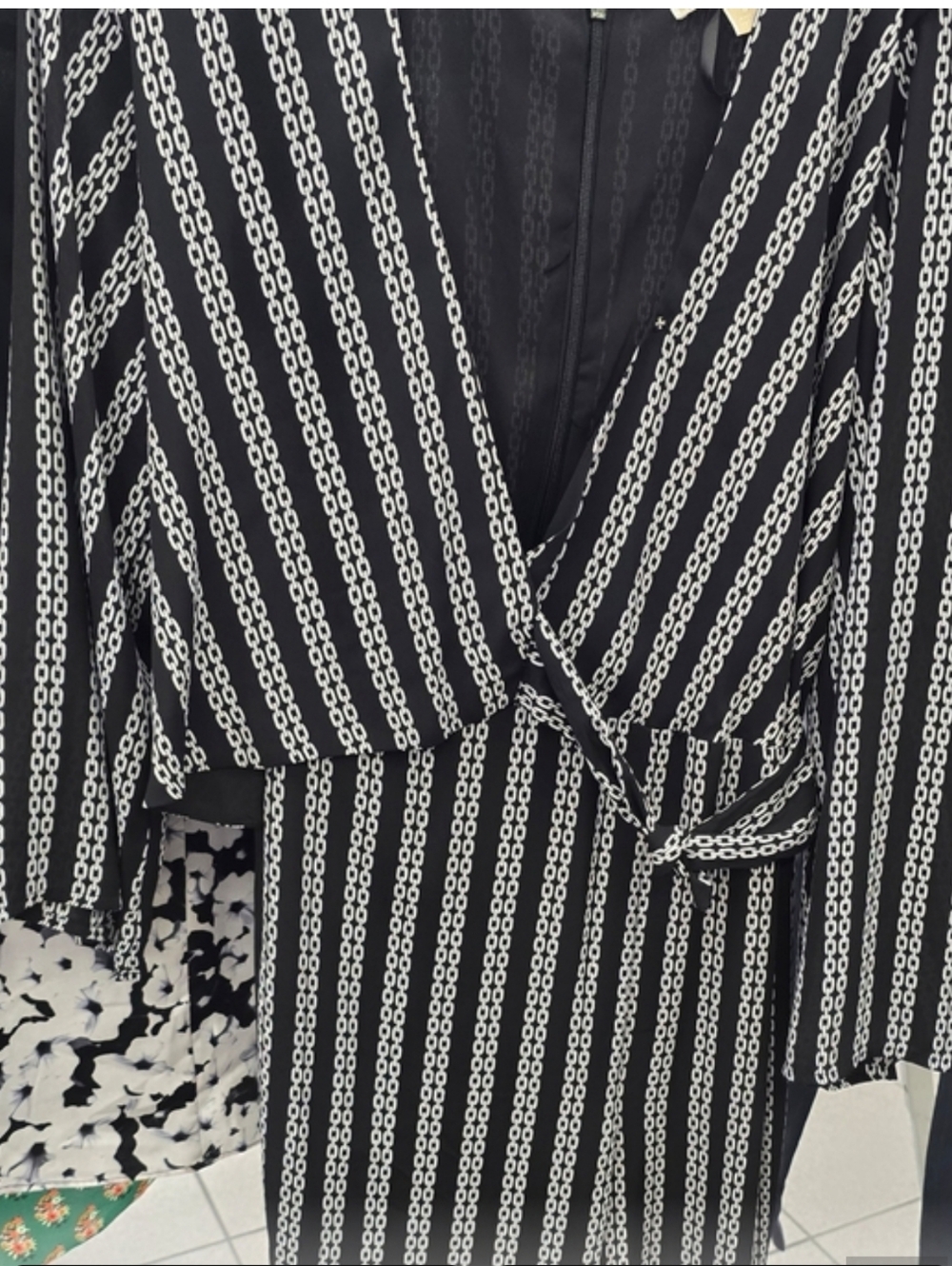 Michael Kors Chain Print Jumpsuit Fauz Wrap, Size 4 - Picture 3 of 9